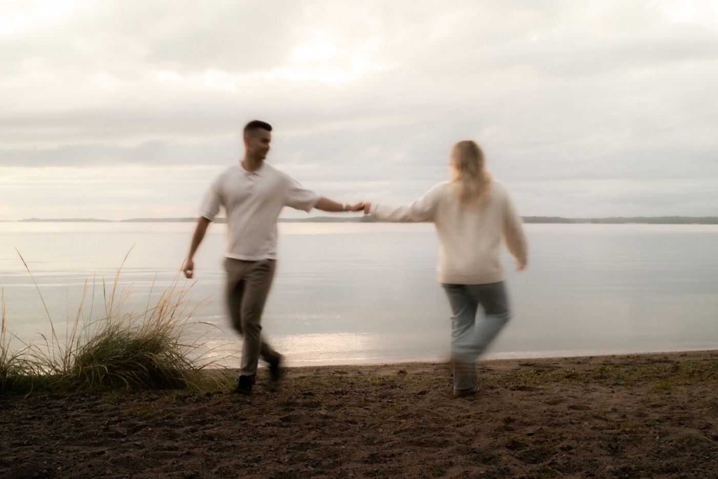 Parikuvaus ja kihlajaiskuvaus — miksi ammattikuvat kannattavat myös kahdestaan
